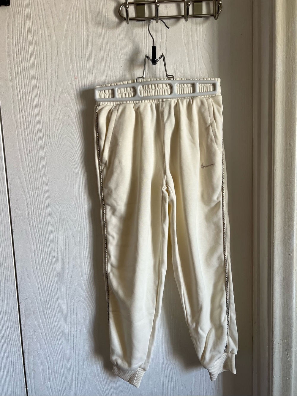 Nike Sportswear Club French Terry Joggers Size Small Cream NWT Cotton Blend